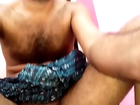 Desi muscle hunk gets naked on Xvideos