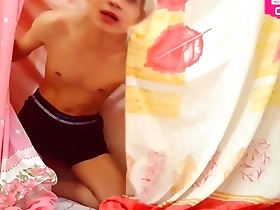 Steamy solo performance from Linen Sheet Goddess – Hansel Thio’s fans rejoice!