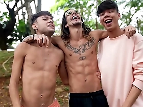 Behind the scenes of the bareback scene with Caco Foxx, Enzo Matteuz, and Hanry Onlyjapa.